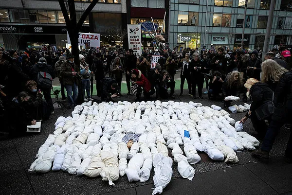 New York’ta Yahudi asıllı Amerikalılar Gazze’de öldürülen çocuklar için yürüdü