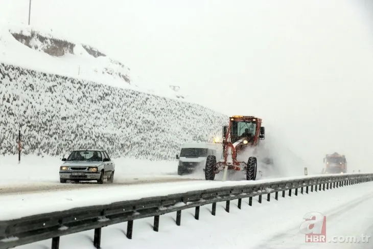 Araçlar yolda kaldı evler gömüldü! Türkiye kara teslim! Meteoroloji’den birçok ile yeni uyarılar