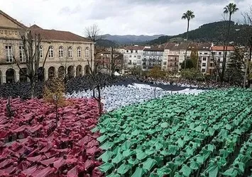 1937'de bombalanan Guernica kasabasında binlerce kişi Filistin için tek yürek! "Dünya ve tarih, yeni bir Guernica'yı kabul etmemeli"