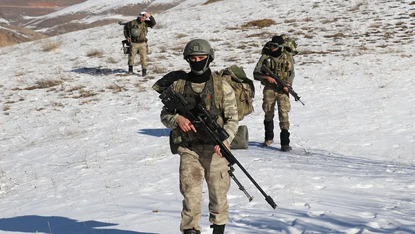 iki-askerimizin-sehit-edilmesine-yonelik-flas-gelisme-12-terorist-etkisiz-hale-getirildi-1627310834996.jpg İki askerimizin şehit edilmesine yönelik flaş gelişme! 12 terörist etkisiz hale getirildi - 7