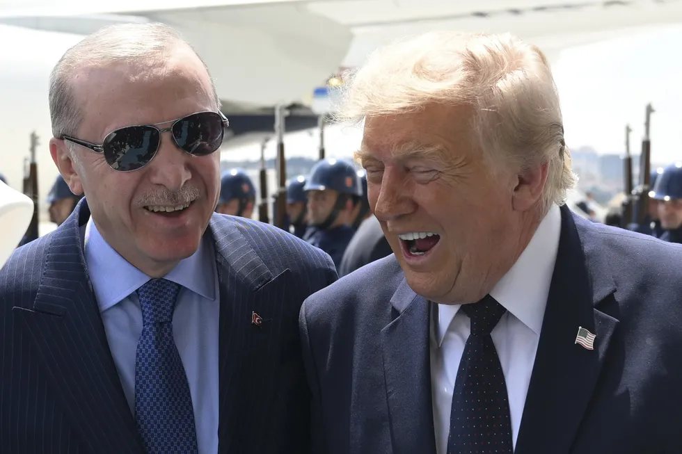 baskan-erdogan-ve-trump-arasinda-samimi-pozlar-fox-newsten-dikkat-ceken-yorum-1783427860429.jpg Başkan Erdoğan ve Trump arasında samimi pozlar! Fox News'ten dikkat çeken yorum - 9