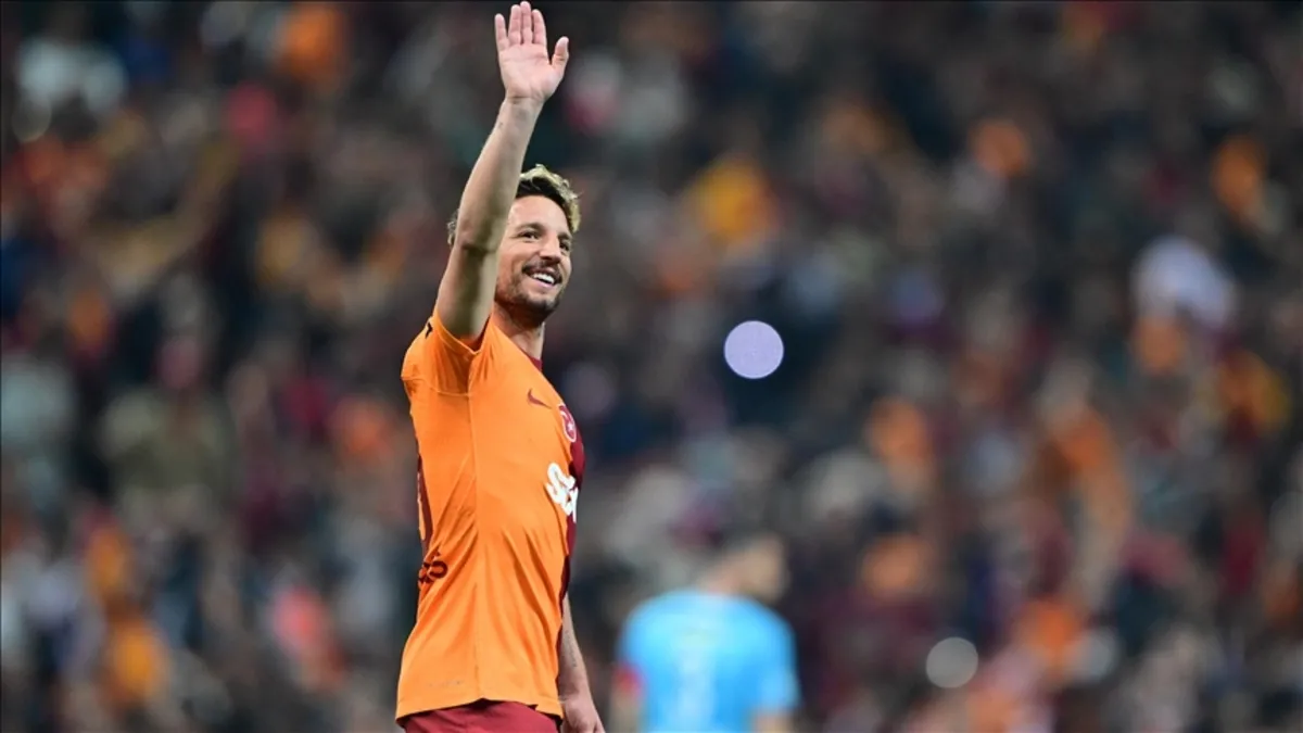 Galatasaray'da Mertens ısrarı: Bir yıl daha kal