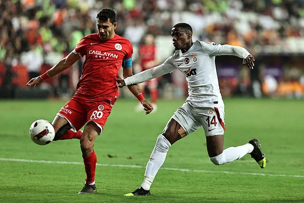 canli-antalyaspor-galatasaray-canli-anlatim-antalyaspor-galatasaray-macinda-ilk-duduk-sesi-1696697973838.jpg Aslan 3 puanı kaptı! Antalyaspor 0-2 Galatasaray (MAÇ SONUCU)