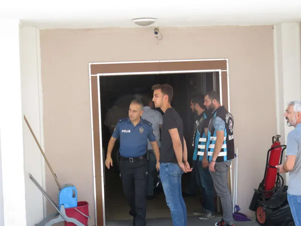 Trafik magandalarının elini sıkan polis amiri görevden alındı