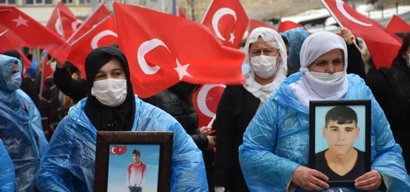 Son dakika: Şırnak'ta terör mağduru aileler HDP İl Başkanlığı önünde eylem yaptı