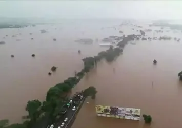 Hindistan'da sel felaketi! 16 kişi hayatını kaybetti