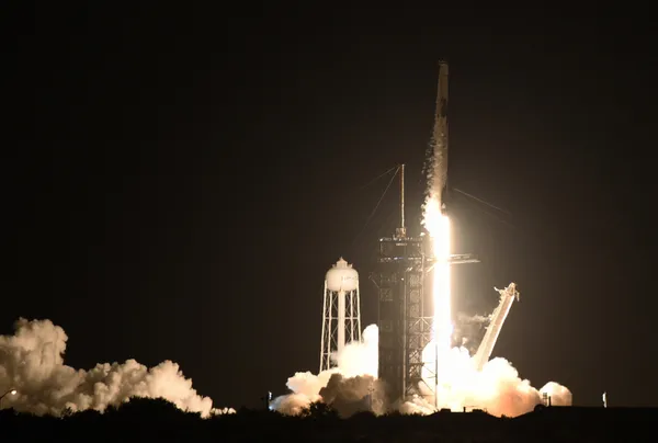 Astronot olmayan 4 kişiyi taşıyan SpaceX roketi başarıyla fırlatıldı - 3