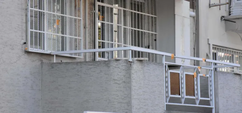 Kanser tedavisi gören öğretim üyesi ailesini katlettikten sonra intihar etti