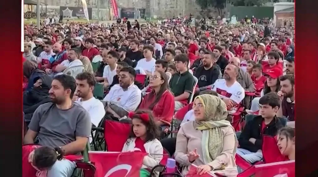 MEYDANLARDA TEK YÜREK OLUNDU