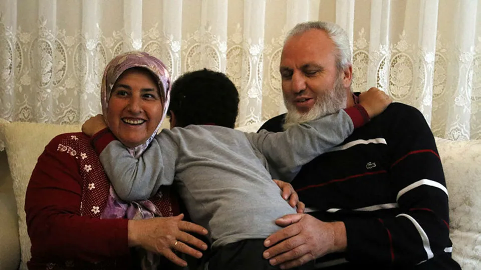 Koruyucu aile tüm engelleri tek tek aştı