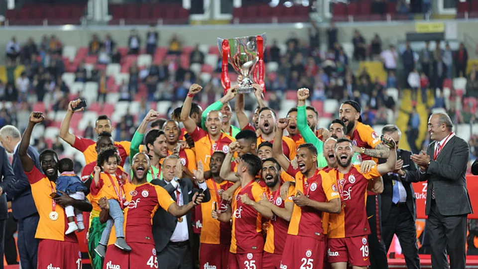Galatasaray Türkiye Kupası’nı törenle kaldırdı