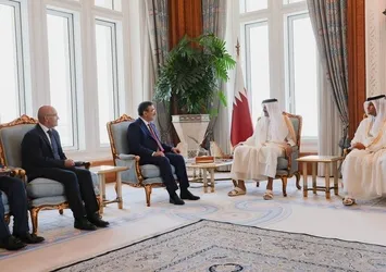 Cumhurbaşkanı Yardımcısı Yılmaz ve Bakan Şimşek Katar Emiri Al Thani ile görüştü