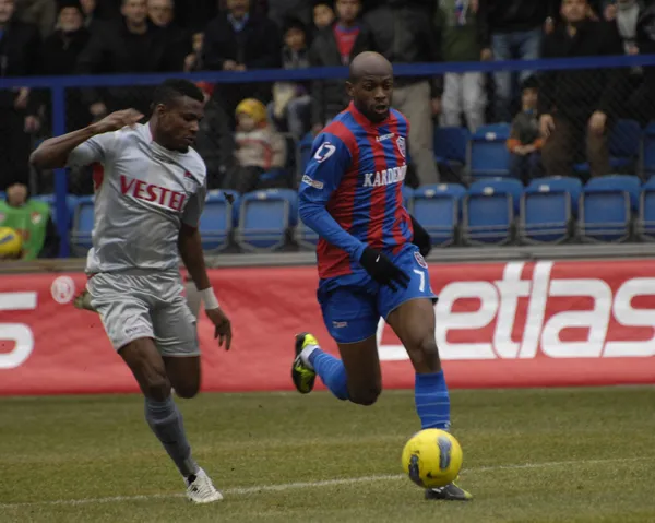 karabuksporun-eski-futbolcusu-luton-shelton-hayatini-kaybetti-1611379954227.jpg Karabükspor'un eski futbolcusu Luton Shelton hayatını kaybetti - 3