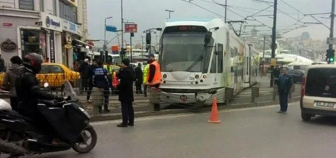 Sirkeci’de tramvay raydan çıktı