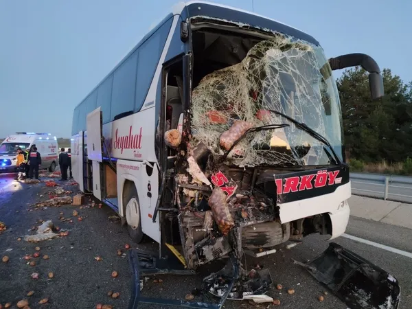 Son dakika: Tekirdağ'da kamyon ile otobüs çarpıştı: Feci kazada çok sayıda yaralı var! - 8