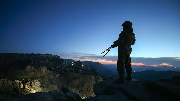 icisleri-bakanligi-duyurdu-pkkli-terorist-teslim-oldu-1661443356299.jpg İçişleri Bakanlığı duyurdu: PKK'lı terörist teslim oldu - 1