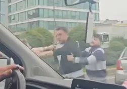 Ümraniye'de yol verme kavgasında yumruklar konuştu: O anlar kamerada