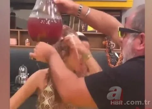 Aslı Bekiroğlu kabusu yaşadı! Musluğunu ağzına dayadığı sebil yüzünde patladı! Aslı Bekiroğlu şoke oldu 4