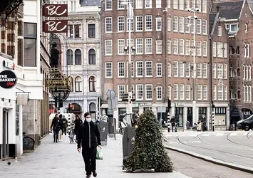 Hollanda'da maske zorunluluğu başladı