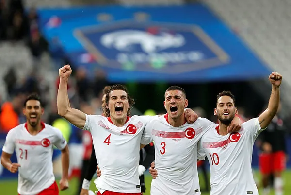 Merih Demiral'ın nasıl keşfedildiğini anlattı: "Türk futboluna damga vuracak oyuncular yolda" dedi - 2