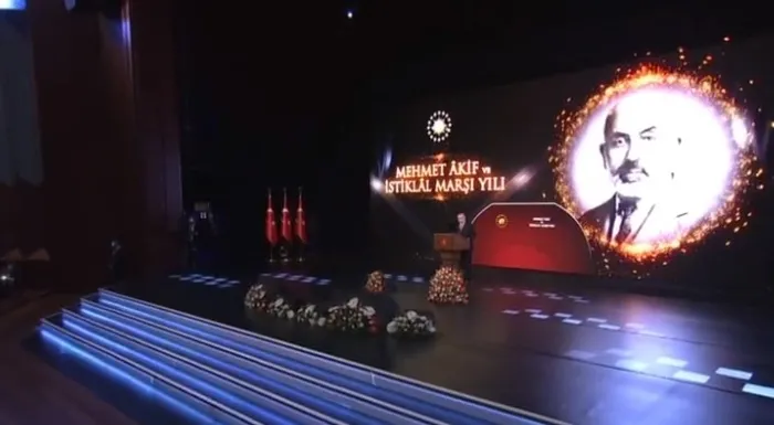 Başkan Erdoğan: İstiklal Marşı etrafında kenetlenmeliyiz