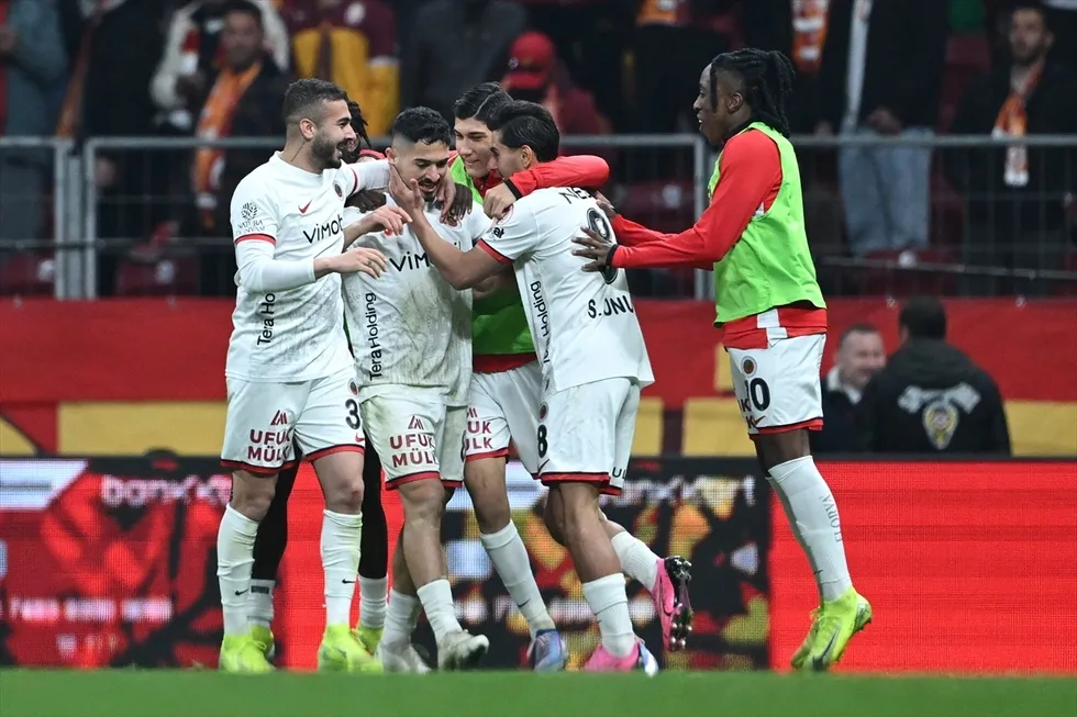 galatasaray-kupaya-veda-etti-13-maclik-seri-bitti-1776886840090.jpg Galatasaray kupaya veda etti! 13 maçlık seri bitti - 1