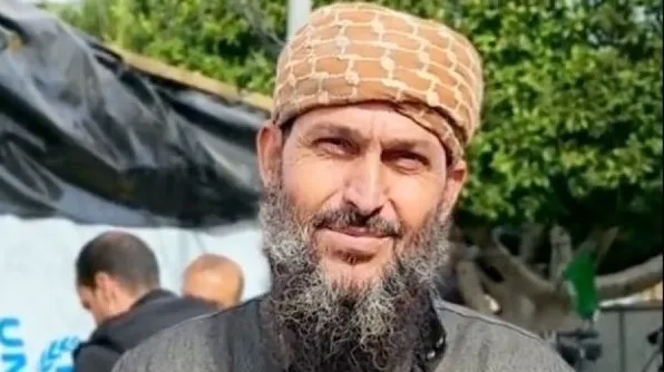 gazzeli-halid-dede-sehadete-yurudu-ruhunun-ruhu-rime-kavustu-1734343212923.jpg Halid Nebhan'ın şehadete yürümeden önce çekildiği idiia edilen son fotoğrafı (X)