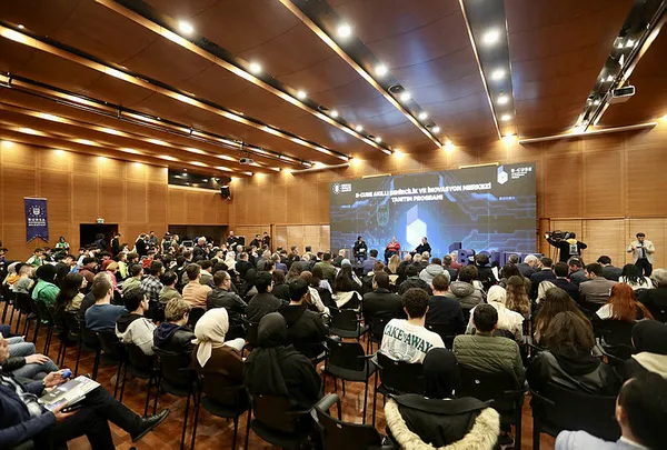 Bakan Varank’tan 7’liye tepki: Lafa gelince milletten yana oluyorlar