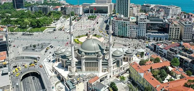 Taksim Camii’ne turistlerden yoğun ilgi: Caminin içi muhteşem