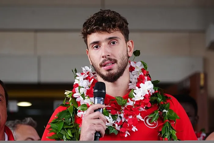 avrupa-ikincisi-12-dev-adam-yurda-dondu-millilerimiz-ciceklerle-karsilandi-1757946509172.jpeg Fotoğraf (AA)