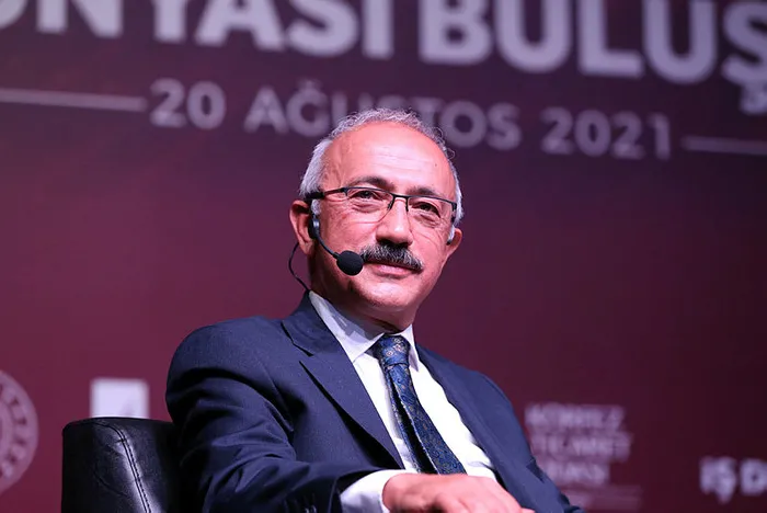Hazine ve Maliye Bakanı Lütfi Elvan'dan ekonomi brifingi: Büyüme beklentisi yıl sonunda yüzde 9.5 - 2