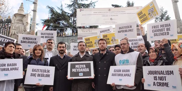 Türkiye Gazeteciler Sendikası’nın basın kartı yalanı elinde patladı! Sendika daha önce de FETÖ’nün sözcülüğünü yapmıştı