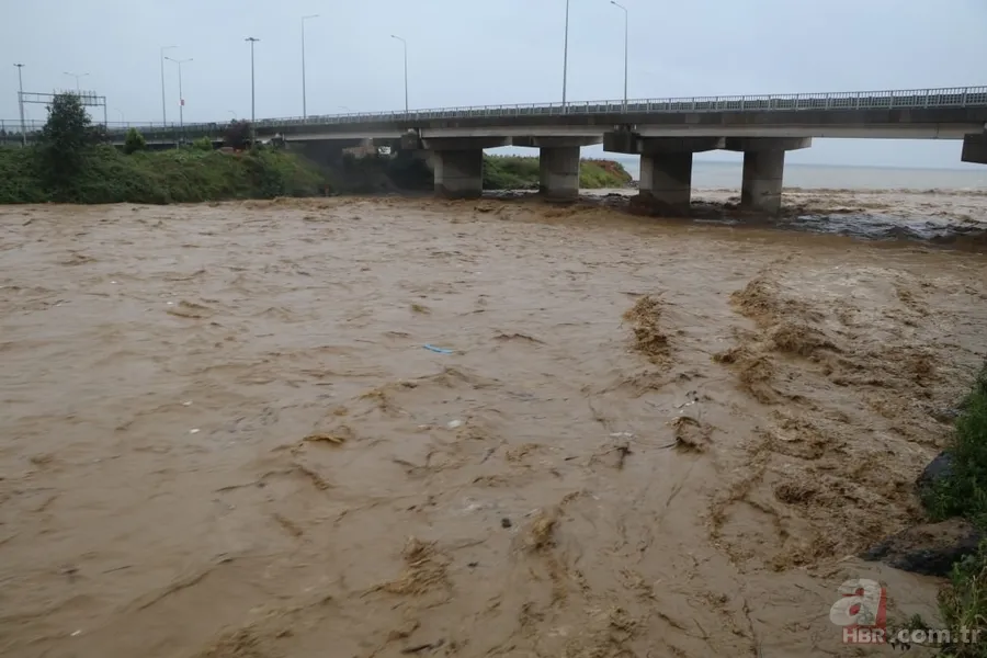 Rize'de şiddetli yağış eğitime ara verdirdi 20