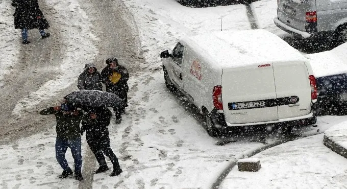 Van'da kar nedeniyle 33 yerleşim yerine ulaşım kapandı - 2
