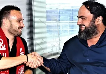 Olympiakos'un sahibi ve başkanı Evangelos Marinakis virüse yakalandığını açıkladı