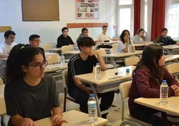 YKS maratonu sona erdi! Milyonlarca aday üniversiteye girmek için ter döktü | Soru ve cevaplar erişime açıldı