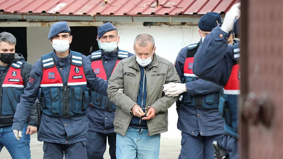 Son dakika Denizli haberleri | Güvenlik güçlerinden flaş operasyon! Kendini 'uyuşturucu ile mücadele derneği başkanıyım' diye tanıtmış