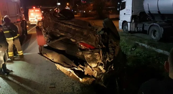 Otomobil ve tankere çarpan araç takla attı: 1 ölü, 2 yaralı - 4