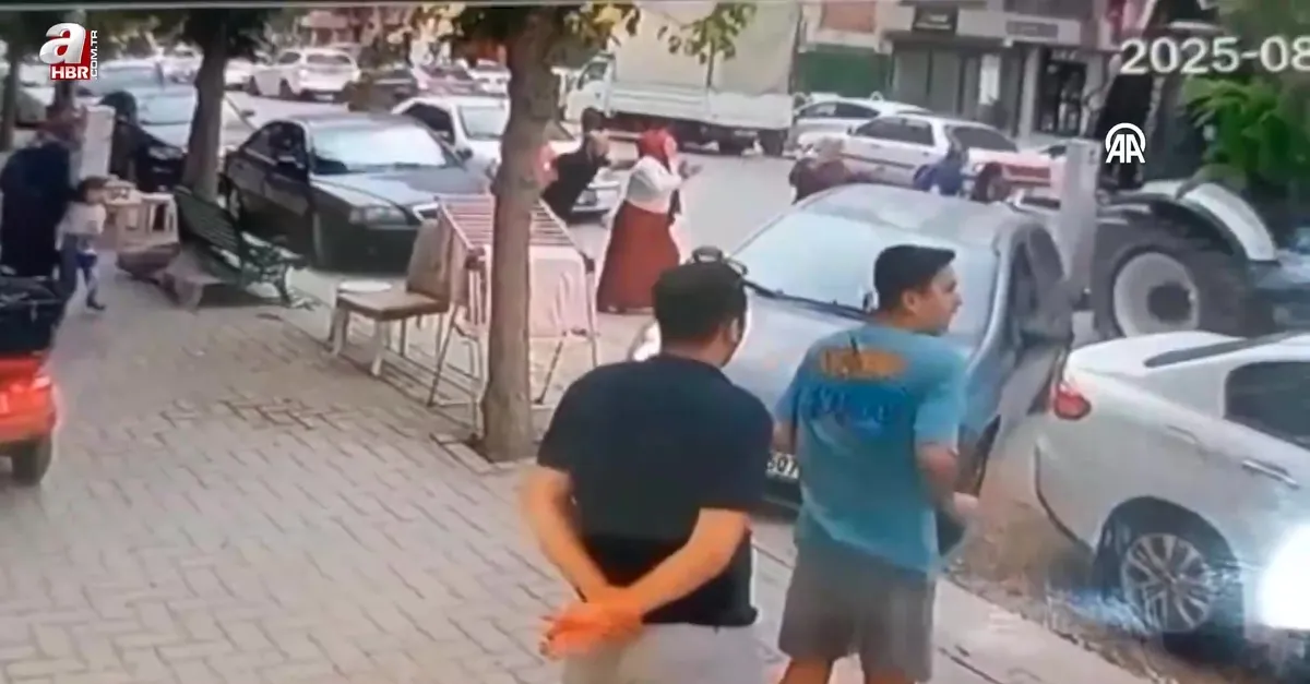 Eskişehir'de iş makinesinin 5 araca ve 2 kişiye çarptığı kaza güvenlik kamerasında