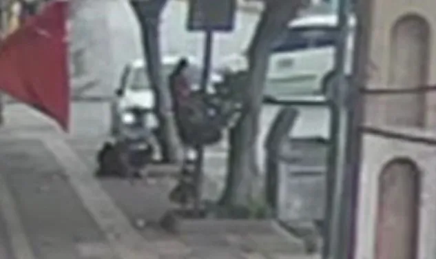 1714573461378.jpg Dehşet veren kaza güvenlik kamerasında! Metrelerce havaya uçtu yolda sürüklendi! Mersin'deki kazada yürek yakan an... - 1
