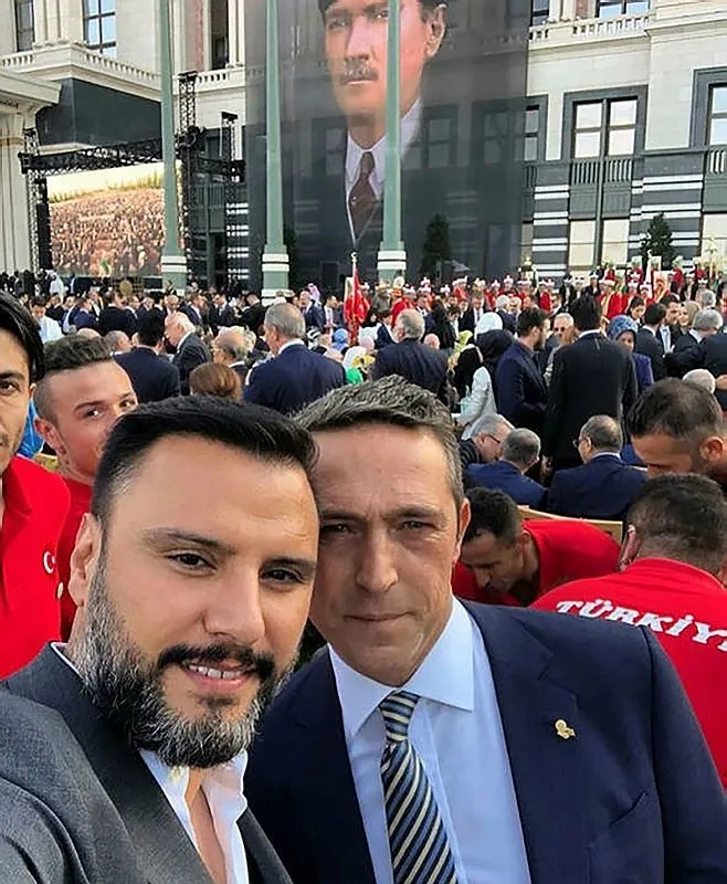 Fenerbahçe kongresinde Ali Koç’u destekleyen Alişan Aziz Yıldırım’dan özür diledi