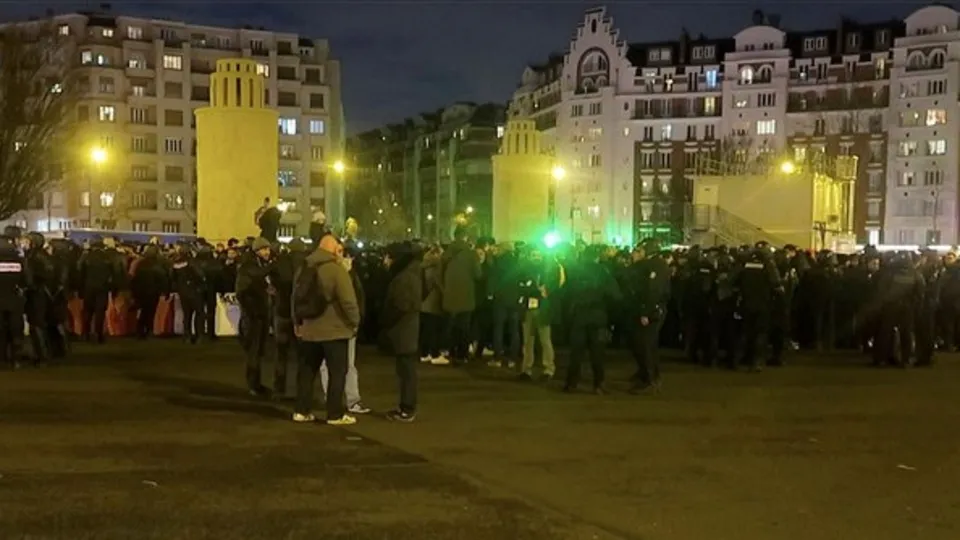 Paris'te holiganlar ve PKK yandaşlarından hain iş birliği!