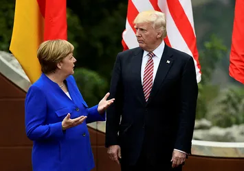 Merkel ve Trump'tan koronavirüs görüşmesi