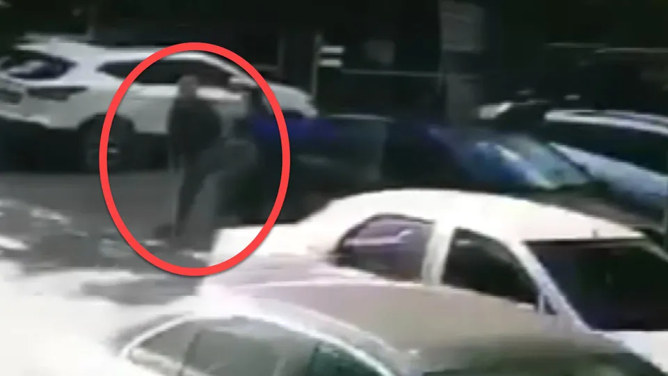 Dilencinin üstünden çıkanlar şoke etti! Binlerce lira ve...