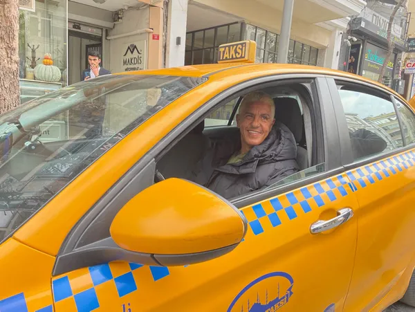 dunyaca-unlu-taksici-istanbulda-taksi-bulamadi-1635411267500.jpg Dünyaca ünlü 'taksici' İstanbul'da taksi bulamadı