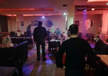Bahçelievler'de korona partisi! 14 kişiye ceza kesildi