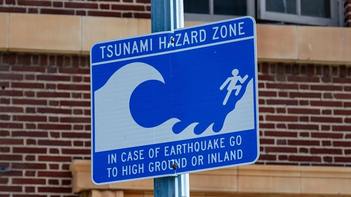 Japonya'da 6,8'lik deprem: Tsunami uyarısı yapıldı