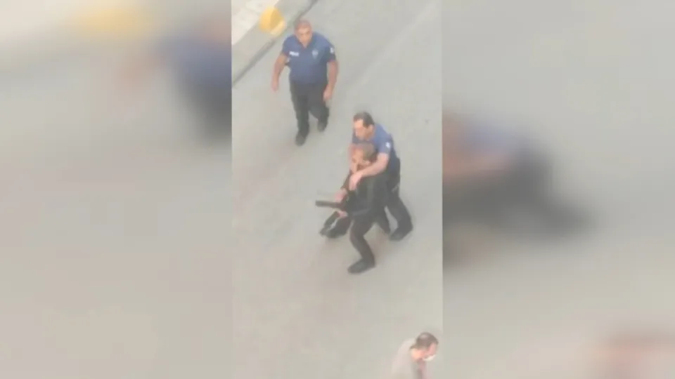 Son dakika: Malatya'da hareketli anlar! Eli tüfekli saldırganı polis etkisiz hale getirdi