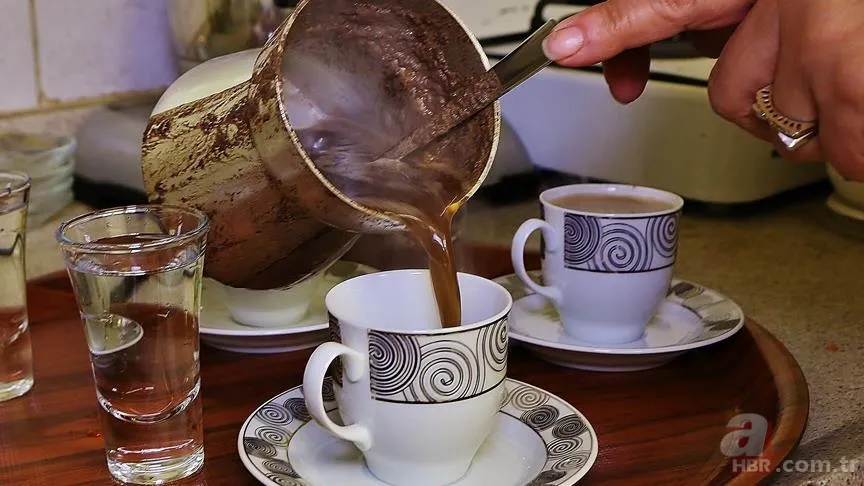40 yıl hatırı var! Türk kahvesi neden küçük fincanda içilir? Sebebi çok başkaymış... 5