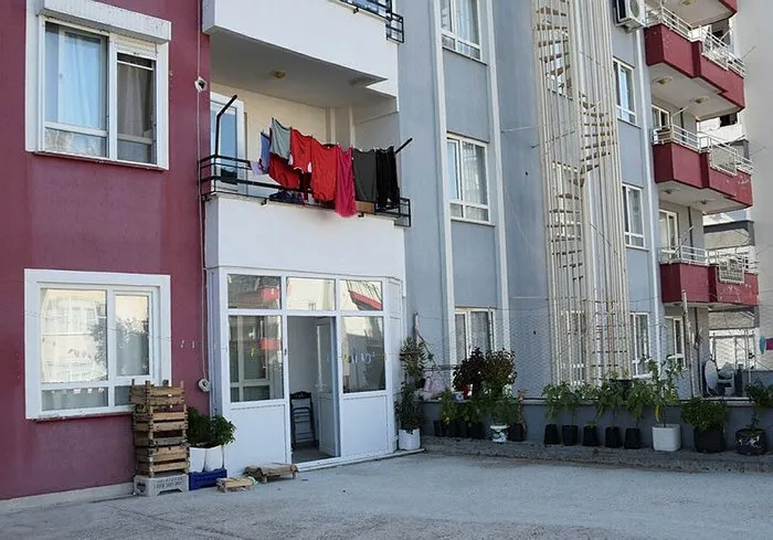 Antalya Kumluca’da eski koca dehşeti! Eski eşi ve kayınvalidesini başlarından vurarak öldürdü - 1